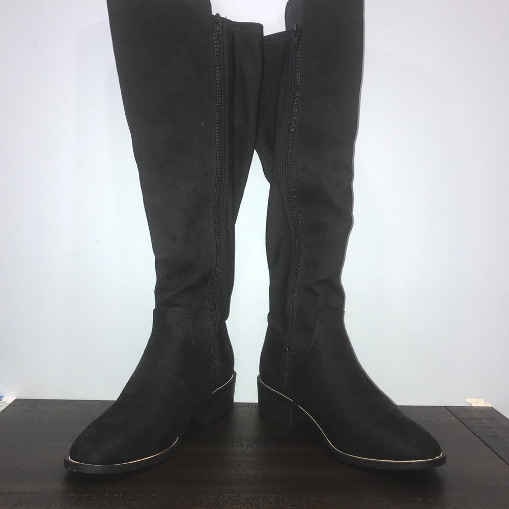 Knee high suede fitted boots